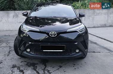 Позашляховик / Кросовер Toyota C-HR 2016 в  фото 5 Позашляховик / Кросовер Toyota C-HR 2016 в