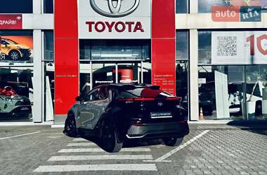 Внедорожник / Кроссовер Toyota C-HR 2024 в 