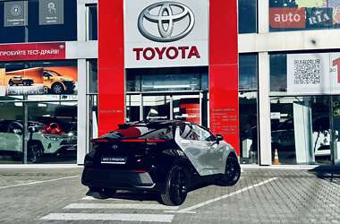 Внедорожник / Кроссовер Toyota C-HR 2024 в 