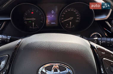Позашляховик / Кросовер Toyota C-HR 2017 в  фото 9 Позашляховик / Кросовер Toyota C-HR 2017 в