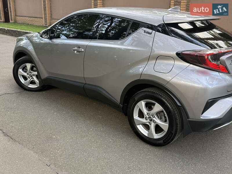 Внедорожник / Кроссовер Toyota C-HR 2018 в Чернигове