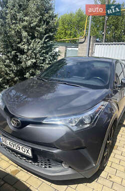 Позашляховик / Кросовер Toyota C-HR 2017 в Дніпрі