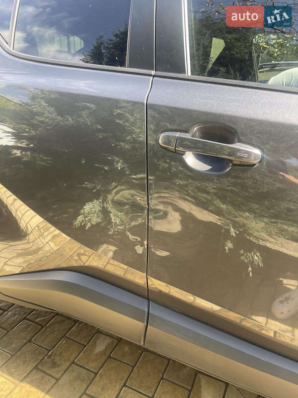 Позашляховик / Кросовер Toyota C-HR 2017 в Дніпрі