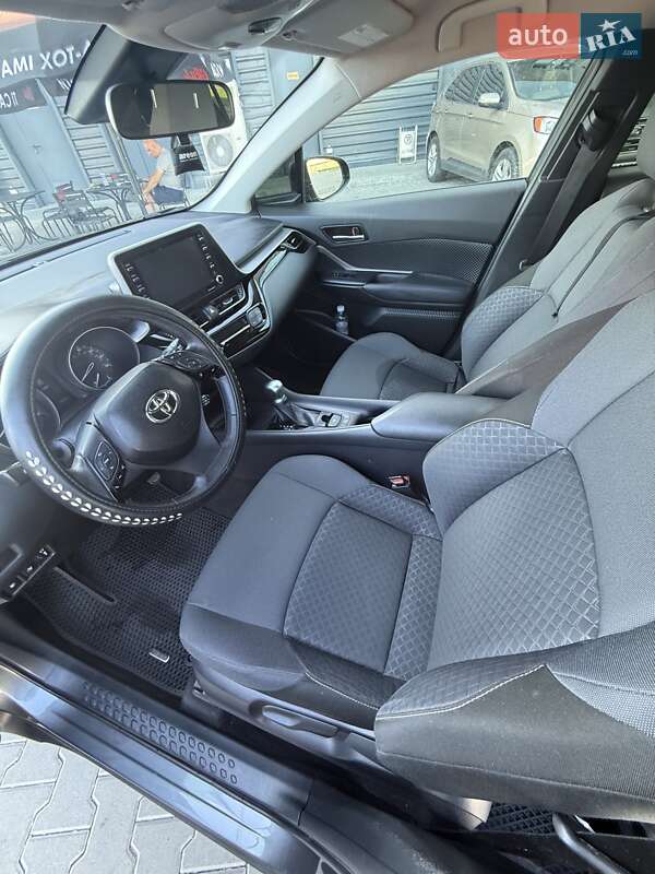 Позашляховик / Кросовер Toyota C-HR 2019 в Києві фото 16 Позашляховик / Кросовер Toyota C-HR 2019 в Києві
