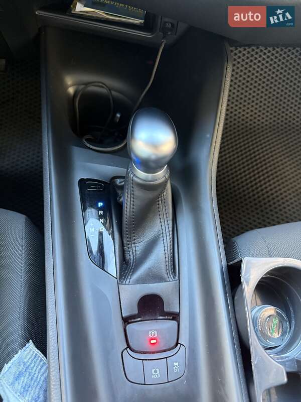 Позашляховик / Кросовер Toyota C-HR 2019 в Києві фото 27 Позашляховик / Кросовер Toyota C-HR 2019 в Києві