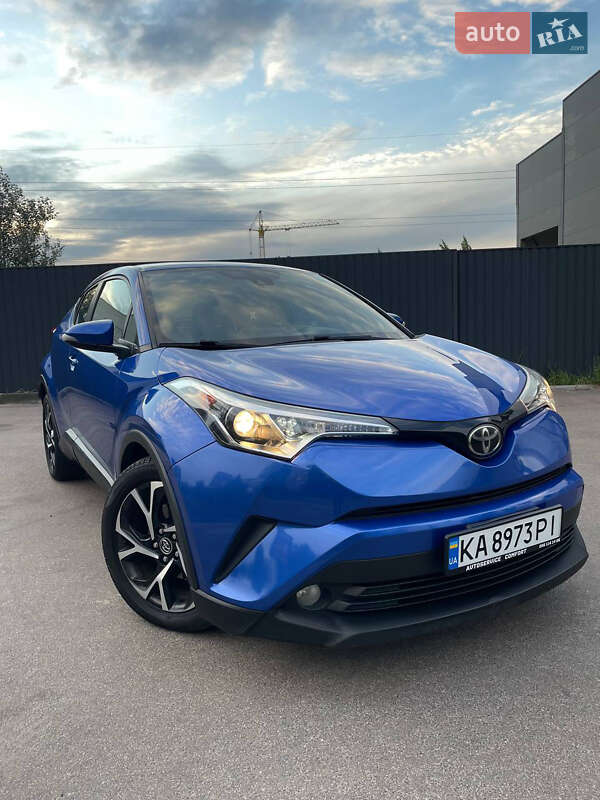 Внедорожник / Кроссовер Toyota C-HR 2017 в 