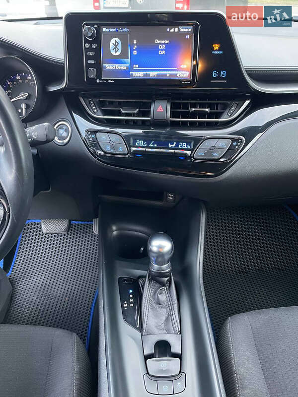 Позашляховик / Кросовер Toyota C-HR 2017 в Софіївській Борщагівці