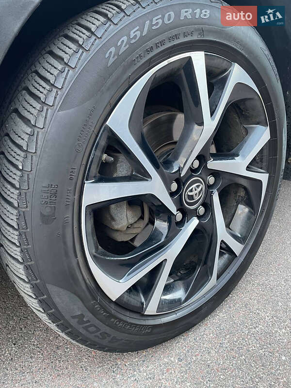 Позашляховик / Кросовер Toyota C-HR 2017 в Софіївській Борщагівці