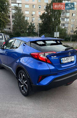 Внедорожник / Кроссовер Toyota C-HR 2017 в 