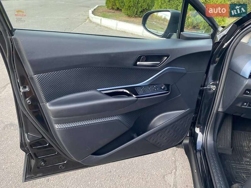 Внедорожник / Кроссовер Toyota C-HR 2019 в Полтаве фото 23 Внедорожник / Кроссовер Toyota C-HR 2019 в Полтаве