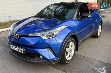 Внедорожник / Кроссовер Toyota C-HR 2016 в 