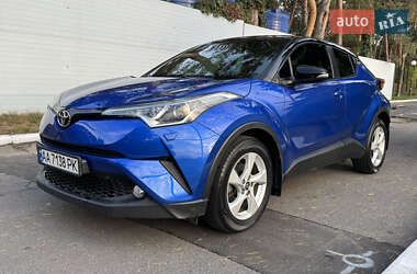 Внедорожник / Кроссовер Toyota C-HR 2016 в 