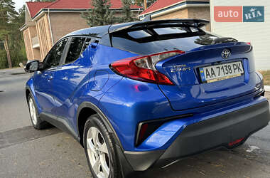 Внедорожник / Кроссовер Toyota C-HR 2016 в 