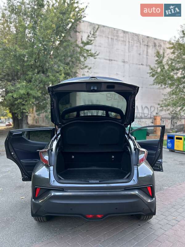 Внедорожник / Кроссовер Toyota C-HR 2017 в Киеве фото 24 Внедорожник / Кроссовер Toyota C-HR 2017 в Киеве