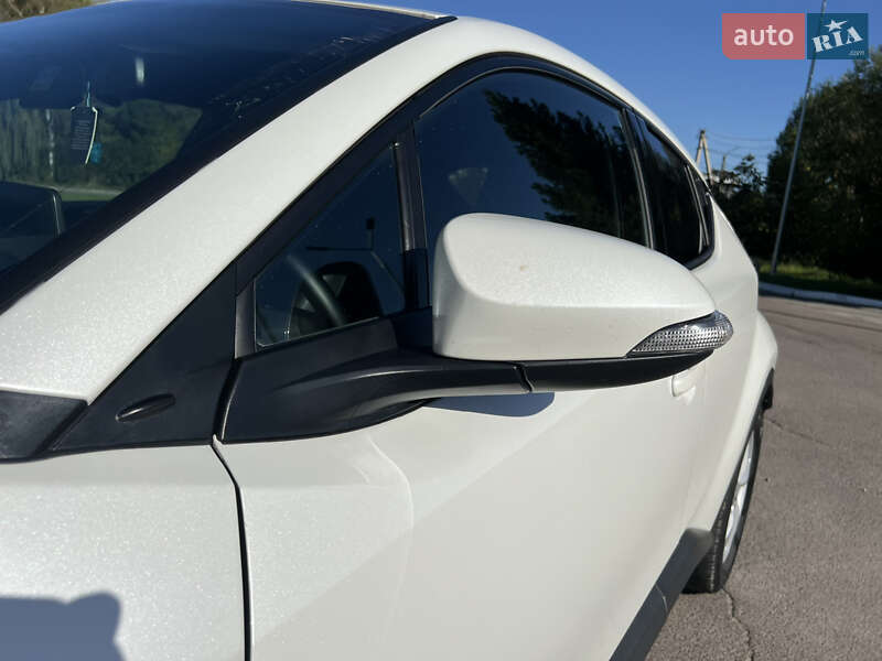 Внедорожник / Кроссовер Toyota C-HR 2018 в Львове