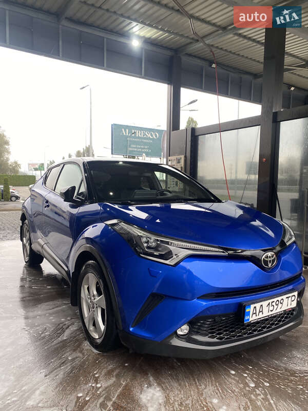 Внедорожник / Кроссовер Toyota C-HR 2019 в Киеве