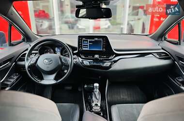 Внедорожник / Кроссовер Toyota C-HR 2021 в 