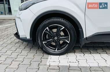 Внедорожник / Кроссовер Toyota C-HR 2021 в 