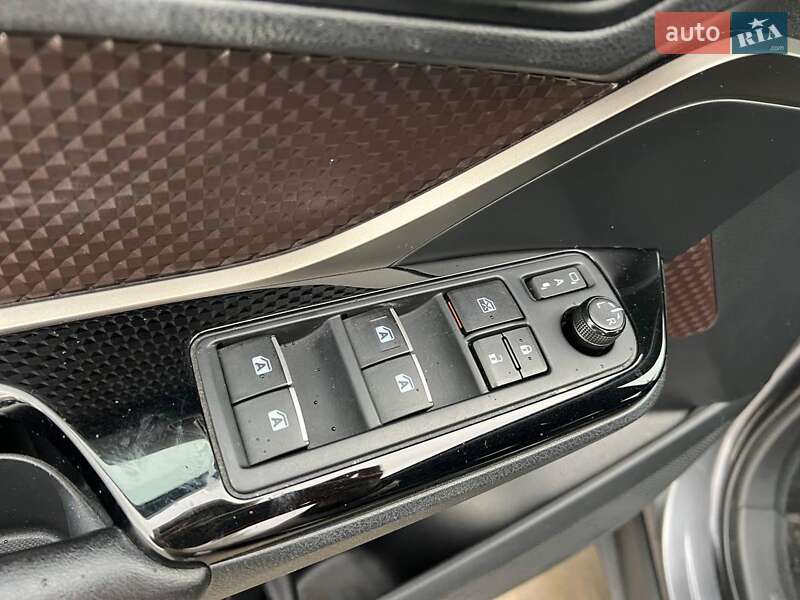 Внедорожник / Кроссовер Toyota C-HR 2017 в Львове