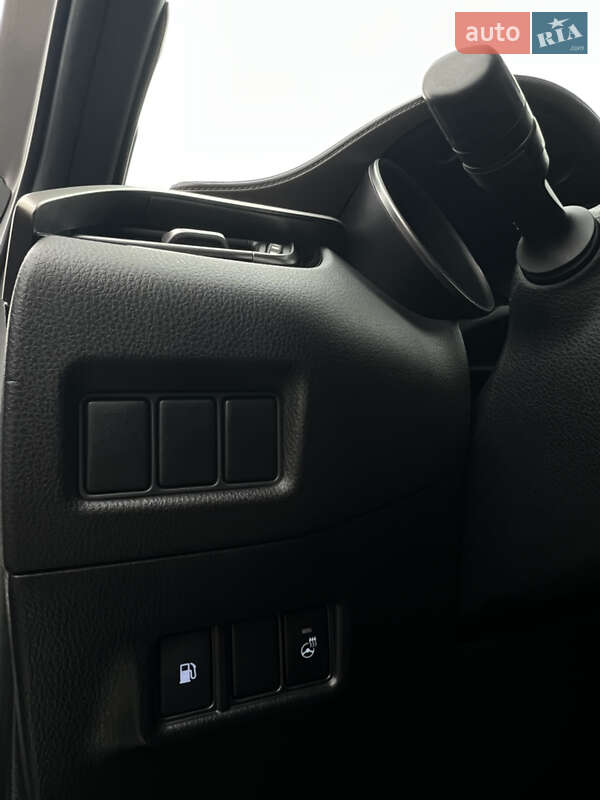 Внедорожник / Кроссовер Toyota C-HR 2017 в Киеве фото 19 Внедорожник / Кроссовер Toyota C-HR 2017 в Киеве