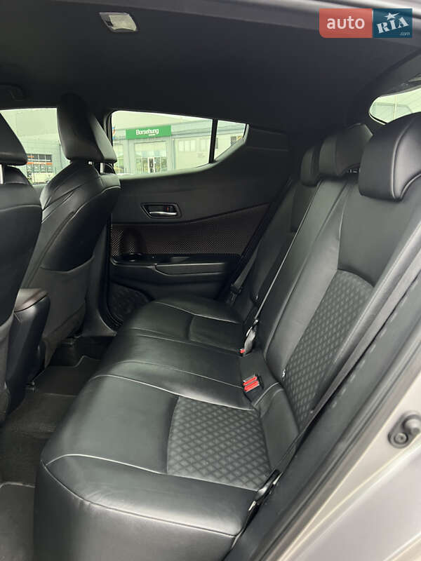 Внедорожник / Кроссовер Toyota C-HR 2017 в Киеве фото 35 Внедорожник / Кроссовер Toyota C-HR 2017 в Киеве