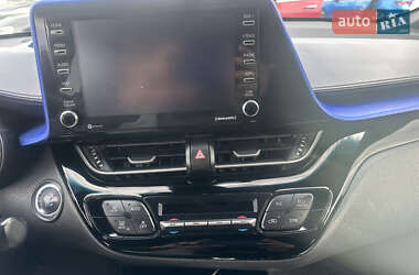 Внедорожник / Кроссовер Toyota C-HR 2020 в Киеве