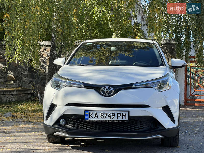 Внедорожник / Кроссовер Toyota C-HR 2018 в Киеве