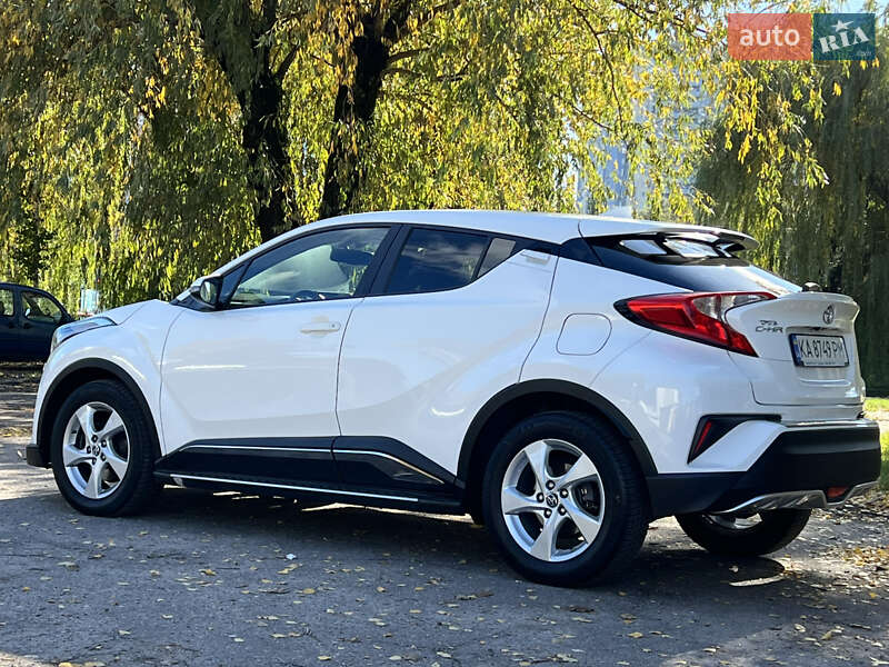 Внедорожник / Кроссовер Toyota C-HR 2018 в Киеве