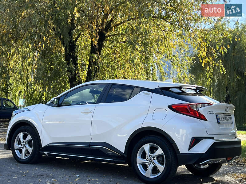Внедорожник / Кроссовер Toyota C-HR 2018 в Киеве