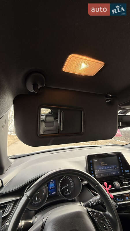 Позашляховик / Кросовер Toyota C-HR 2018 в Дніпрі