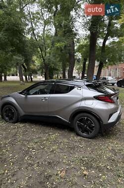Внедорожник / Кроссовер Toyota C-HR 2021 в 