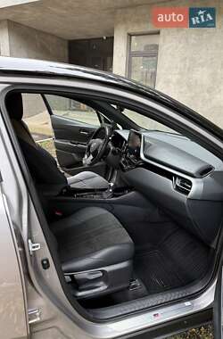 Внедорожник / Кроссовер Toyota C-HR 2021 в 