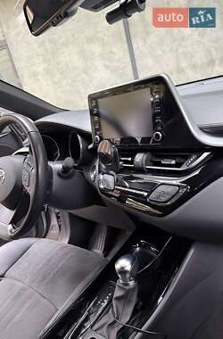 Внедорожник / Кроссовер Toyota C-HR 2021 в 