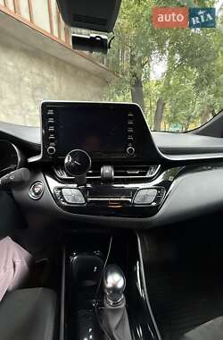 Внедорожник / Кроссовер Toyota C-HR 2021 в 