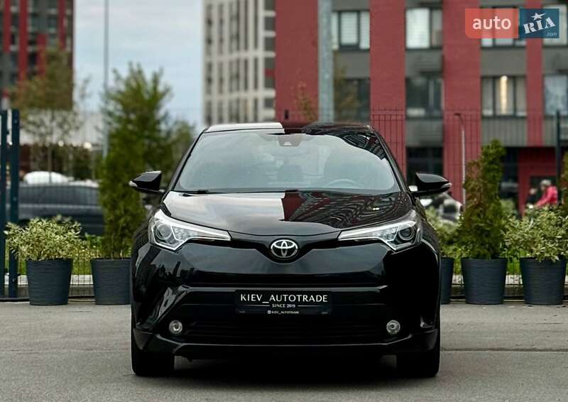 Внедорожник / Кроссовер Toyota C-HR 2017 в Киеве