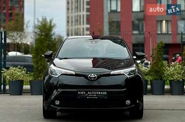 Внедорожник / Кроссовер Toyota C-HR 2017 в 