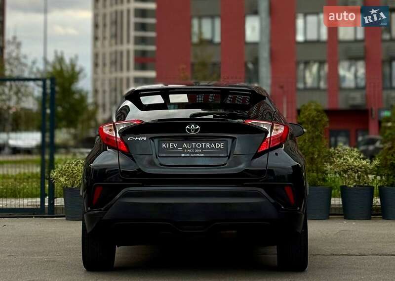 Внедорожник / Кроссовер Toyota C-HR 2017 в Киеве
