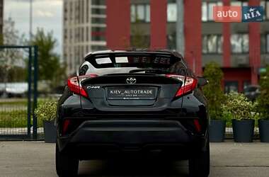 Внедорожник / Кроссовер Toyota C-HR 2017 в 