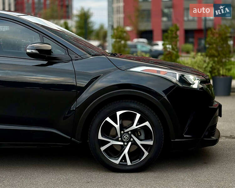 Внедорожник / Кроссовер Toyota C-HR 2017 в Киеве