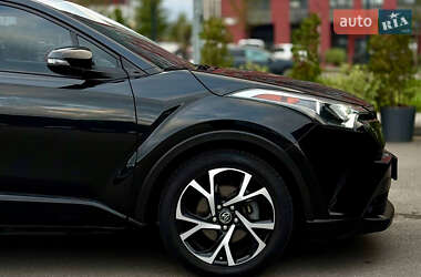 Внедорожник / Кроссовер Toyota C-HR 2017 в 