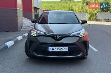 Внедорожник / Кроссовер Toyota C-HR 2021 в 