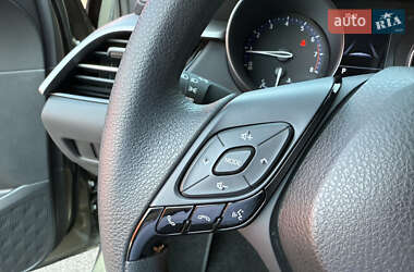 Внедорожник / Кроссовер Toyota C-HR 2021 в 