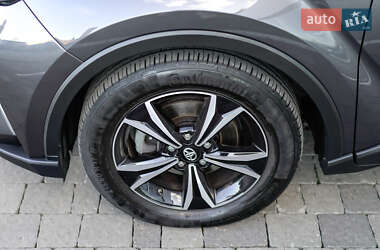Внедорожник / Кроссовер Toyota C-HR 2020 в 