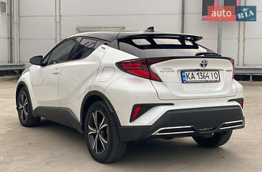 Внедорожник / Кроссовер Toyota C-HR 2022 в 