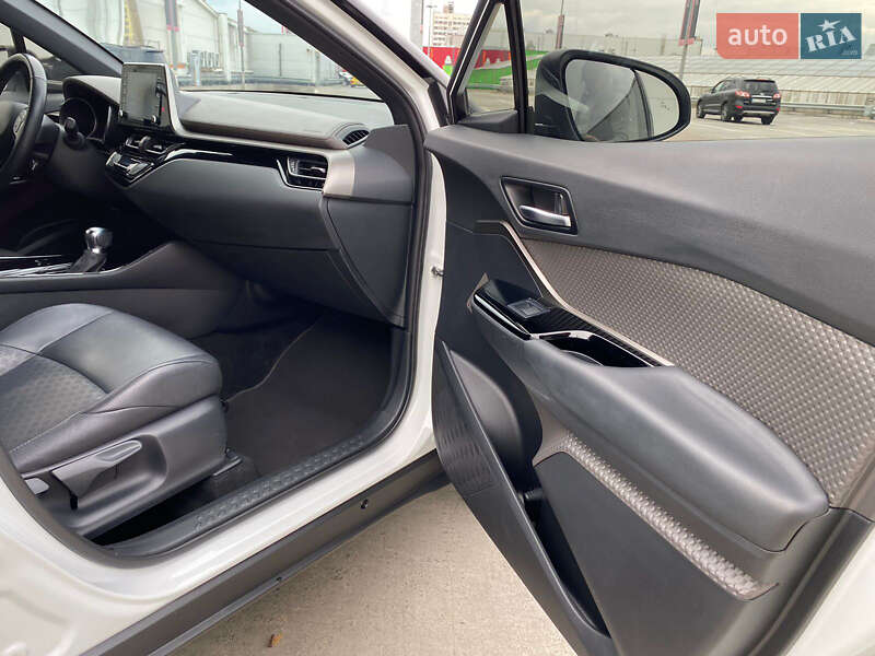 Внедорожник / Кроссовер Toyota C-HR 2022 в Киеве