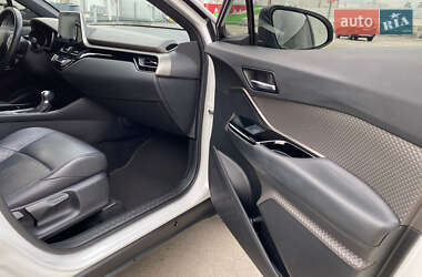 Внедорожник / Кроссовер Toyota C-HR 2022 в 