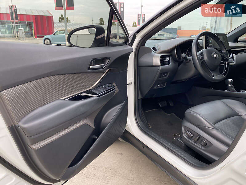 Внедорожник / Кроссовер Toyota C-HR 2022 в Киеве