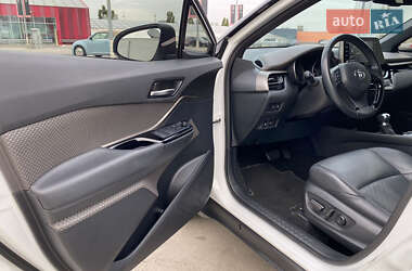 Внедорожник / Кроссовер Toyota C-HR 2022 в 