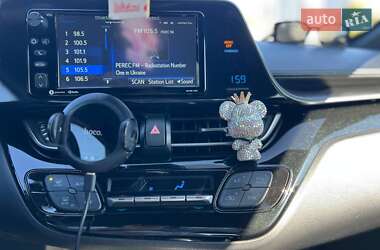 Внедорожник / Кроссовер Toyota C-HR 2017 в 