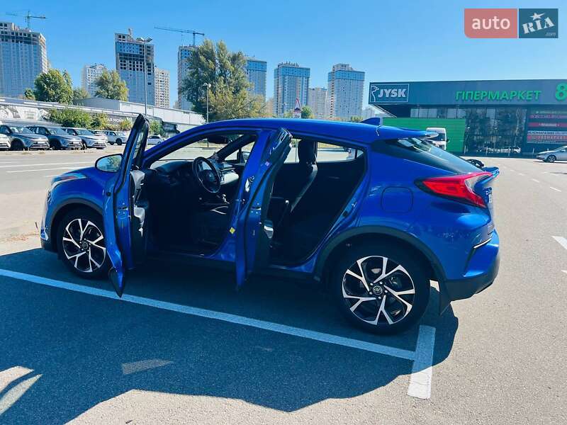 Позашляховик / Кросовер Toyota C-HR 2017 в Києві